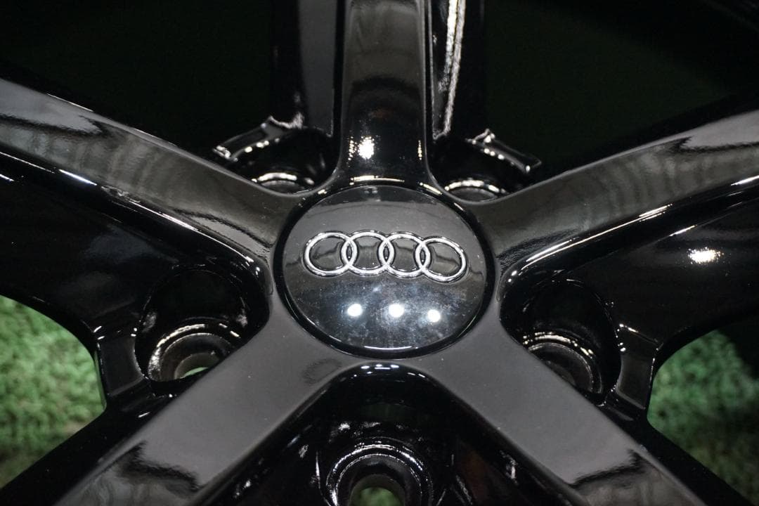 アウディ純正　カスタムブラックエディション A4 A5 8K S4 A6 TT