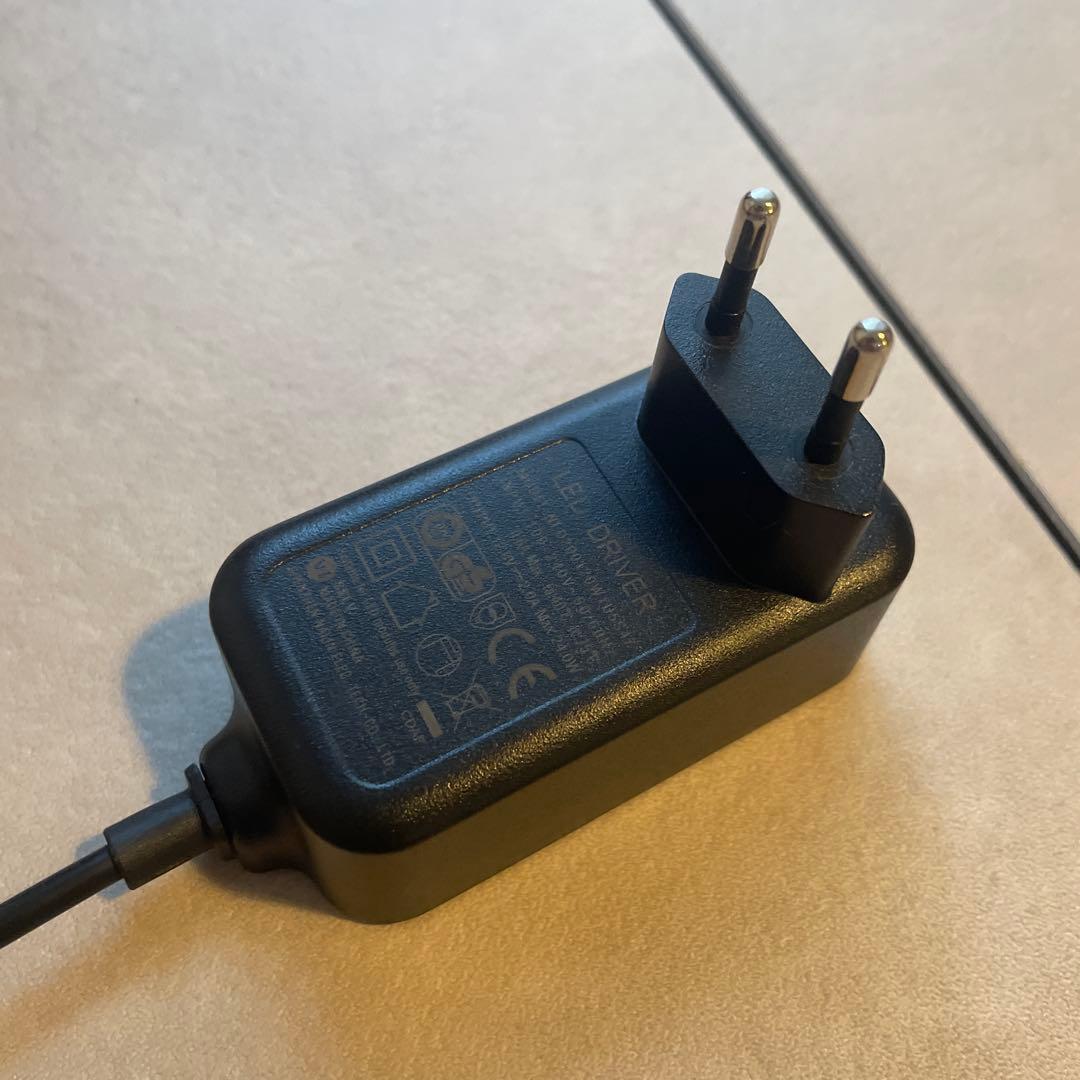 Muuto ポストフロアランプ　Post floor lamp black