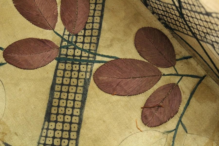 名品 岩庭草花蒔絵 時代 文箱 内 刺繍貼 美品(K-YC576)