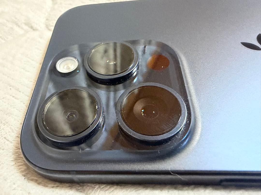 Apple iPhone 15 Pro 本体 128gbケース4個付き