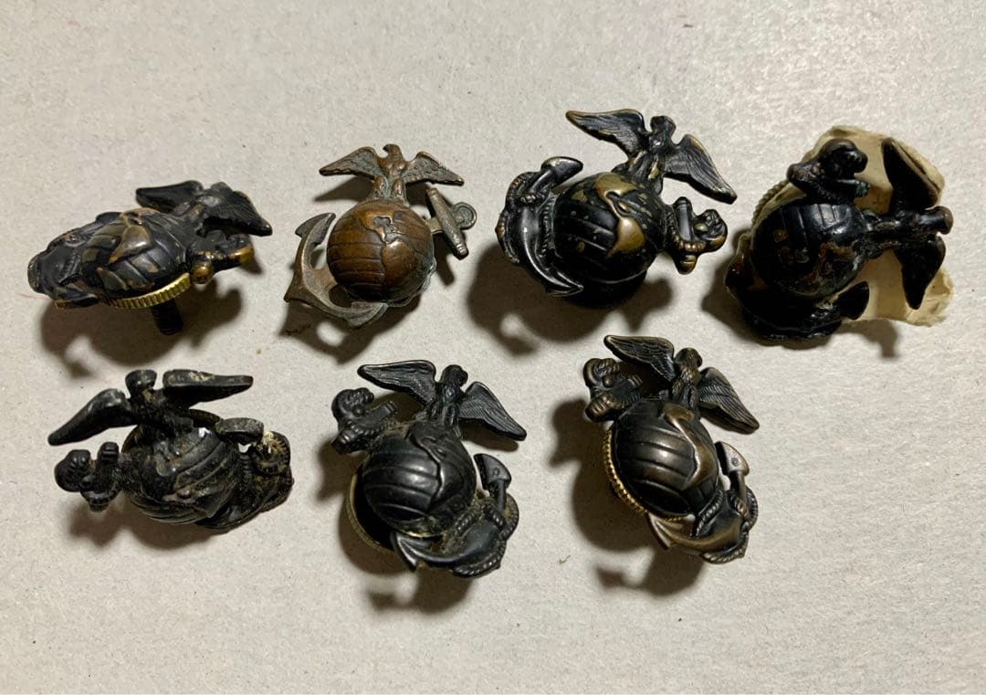 アンティークUSMCビンテージアメリカ海兵隊NAVY 帽章襟章バッチ帽章34個