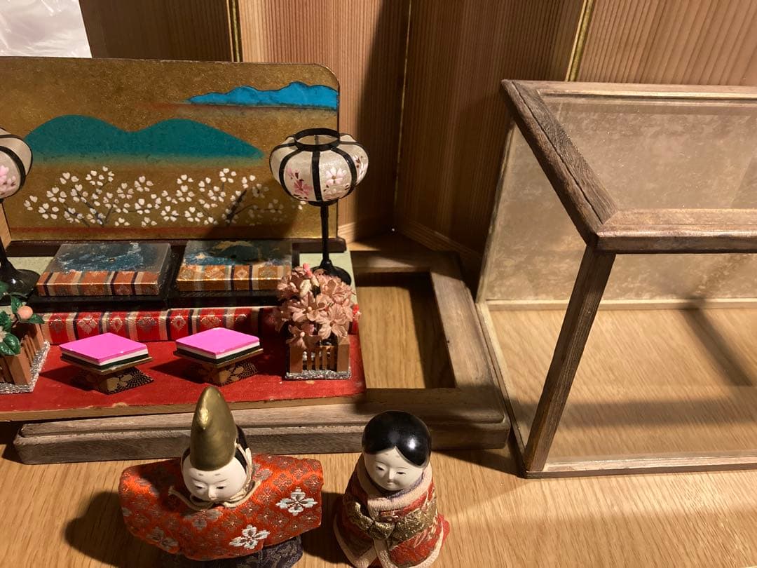 アンティーク　ケース入り小さな木目込み雛人形