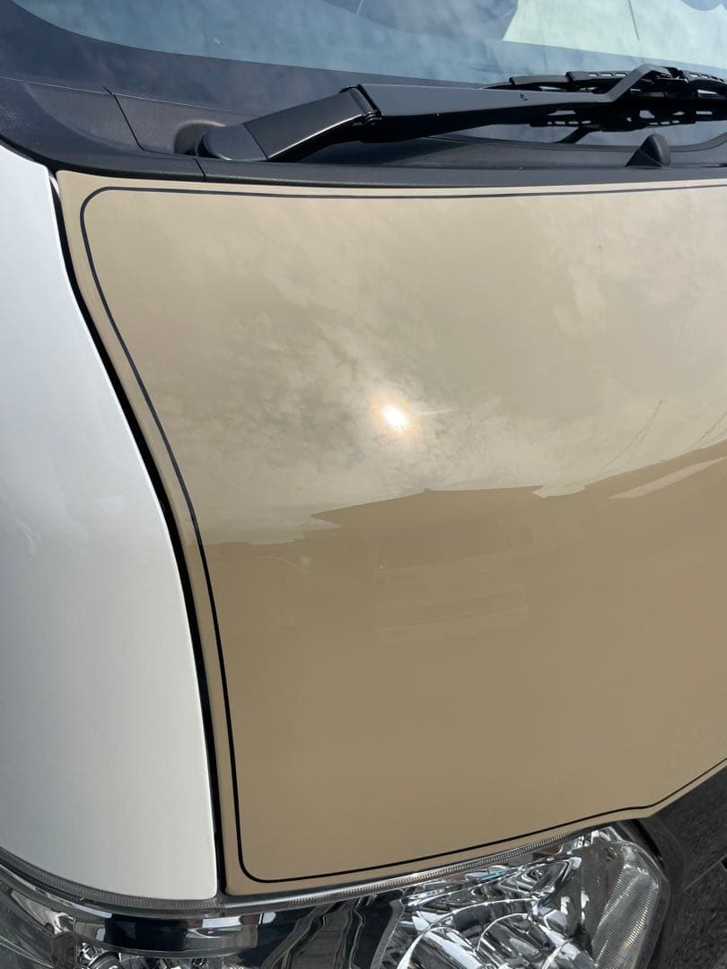 TOYOTA ハイエース　200系　純正ボンネット　ベージュ　純正色　ピンスト風