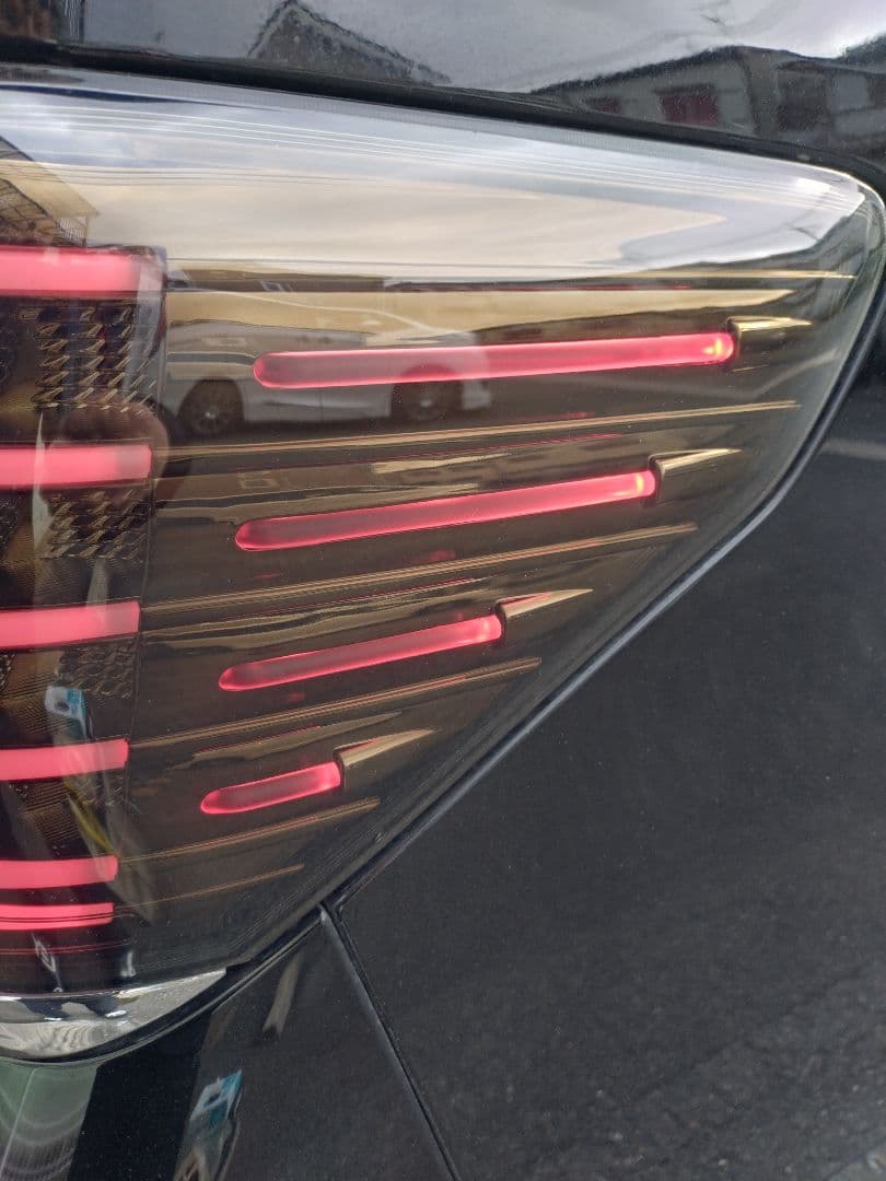 アルファード　20系　ヴァレンティ　LEDテール