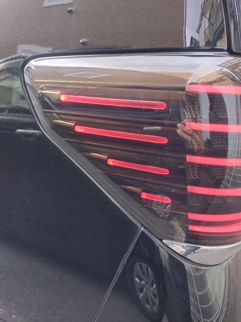 アルファード　20系　ヴァレンティ　LEDテール