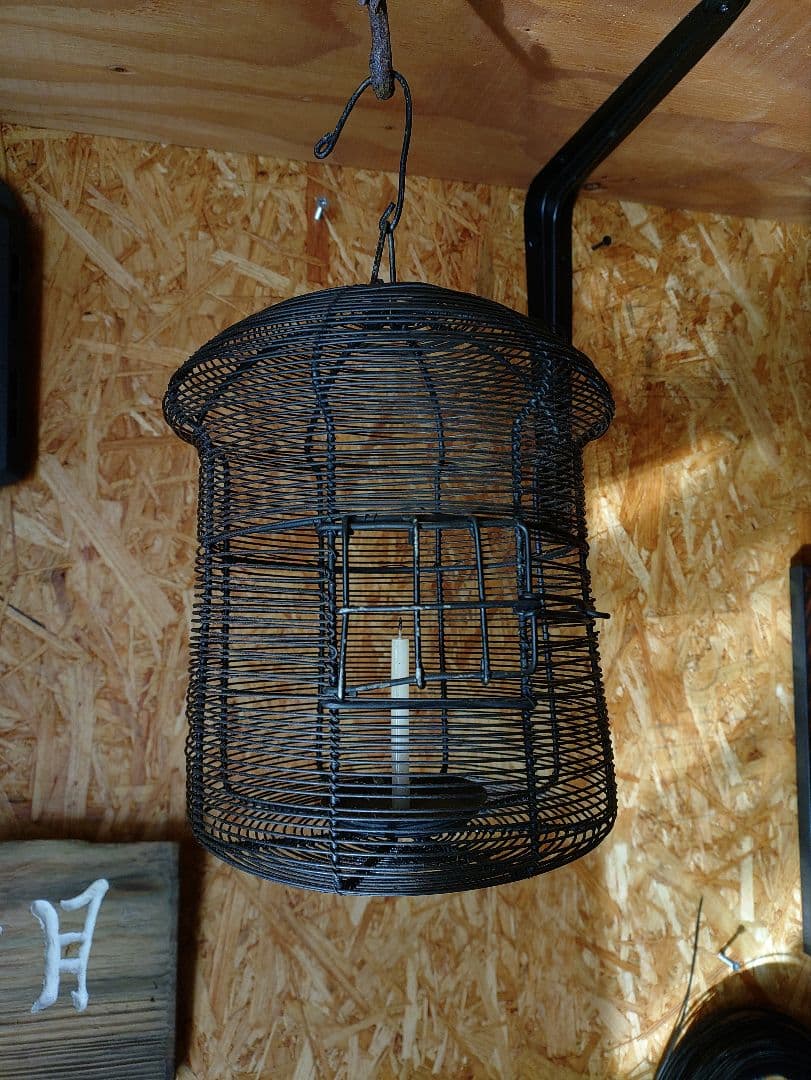 吊り灯籠　針金製　アンティーク　雑貨　骨董　吊灯籠　灯り　照明　庭　インテリア