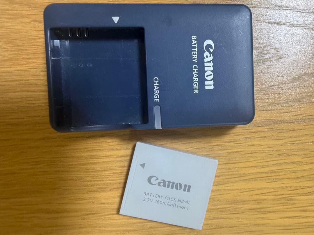 Canon IXY DIGITAL 220 IS 本体と付属品