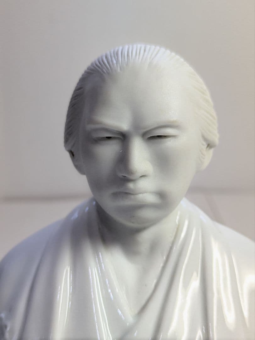 有田焼、十二代酒井田柿右衛門、『白磁坂本龍馬胸像』、銘有、箱無