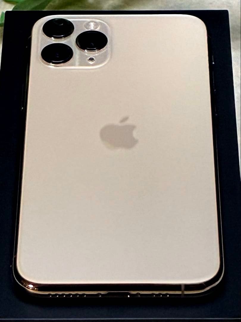 iPhone 11 Pro 64GB ゴールド 美品です。