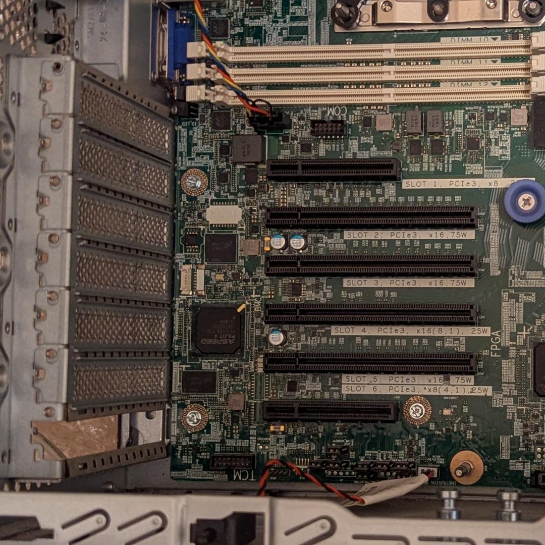 サーバー Lenovo ThinkSystem ST550; Xeon Gold 6230