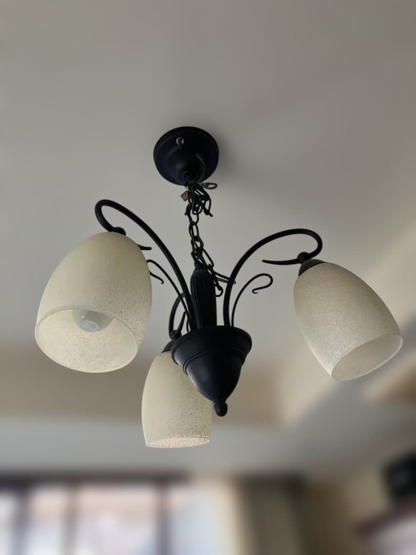 大塚家具にて購入の天井照明　シャンデリア　 ３灯　マッドブラック　レトロでお洒落