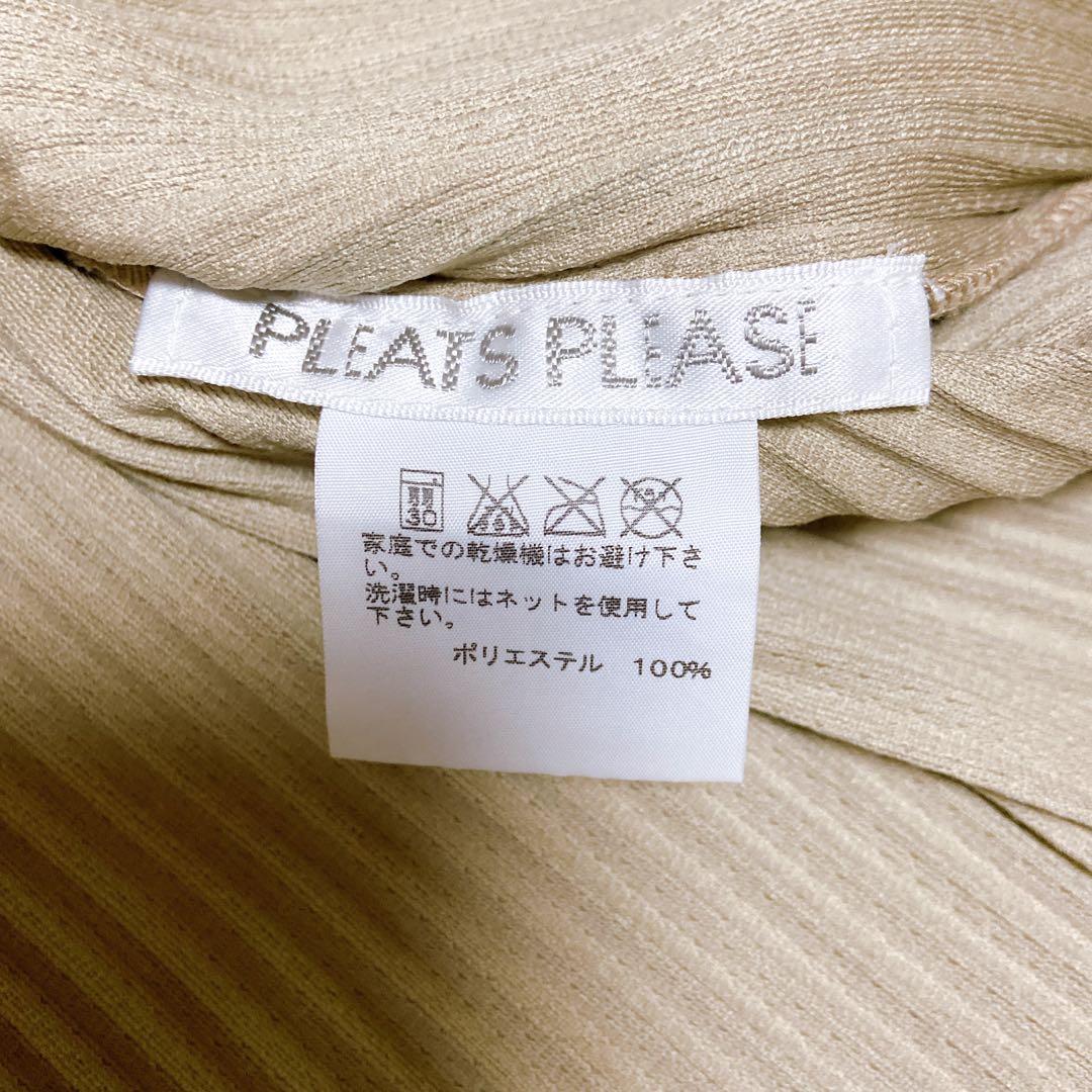 プリーツプリーズ　長袖Ｖネックカットソー　アイボリー　サイズ3