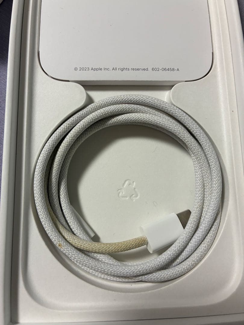 Apple iPhone 15 256GBブラック 本体 充電ケーブル付き