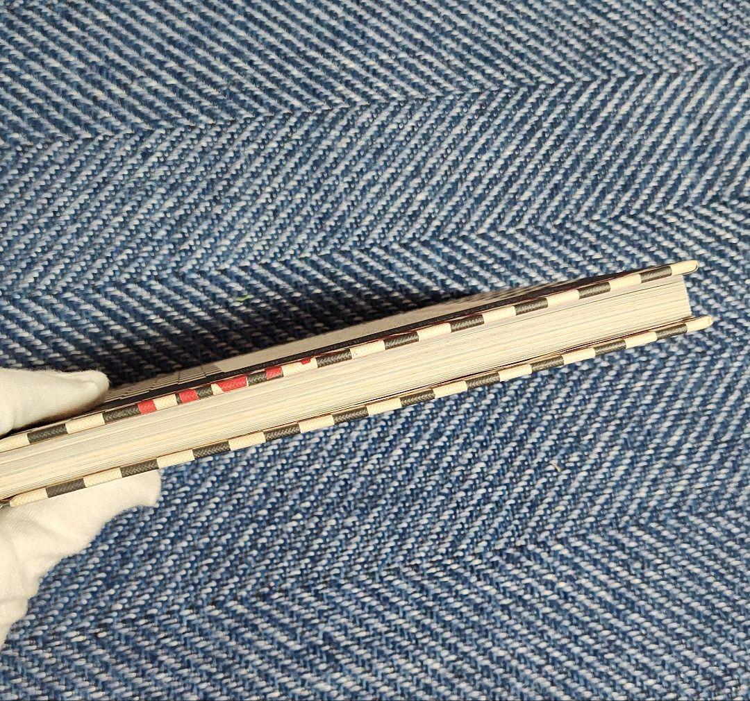 Vans \"OFF THE WALL\" ハードカバー本