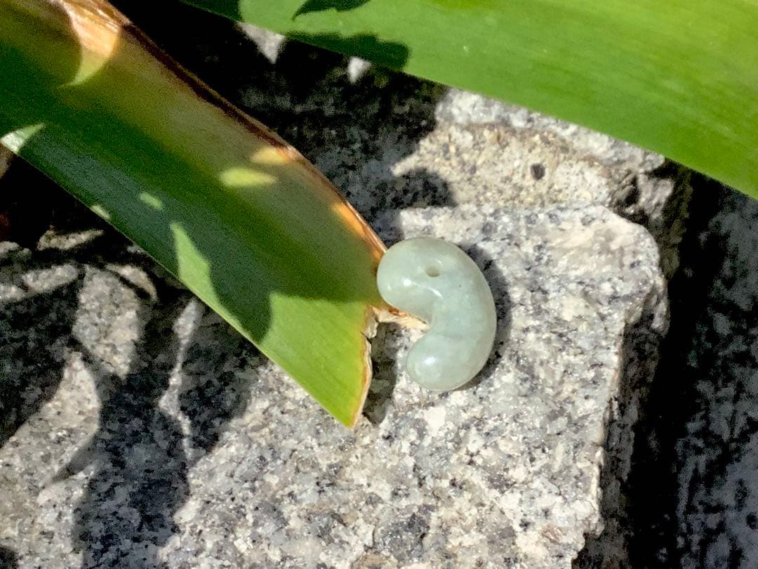 ✳極上肌‼️氷紋様‼️ ソーティング付アイスジェイド糸魚川翡翠勾玉本物‼️高額材料使用