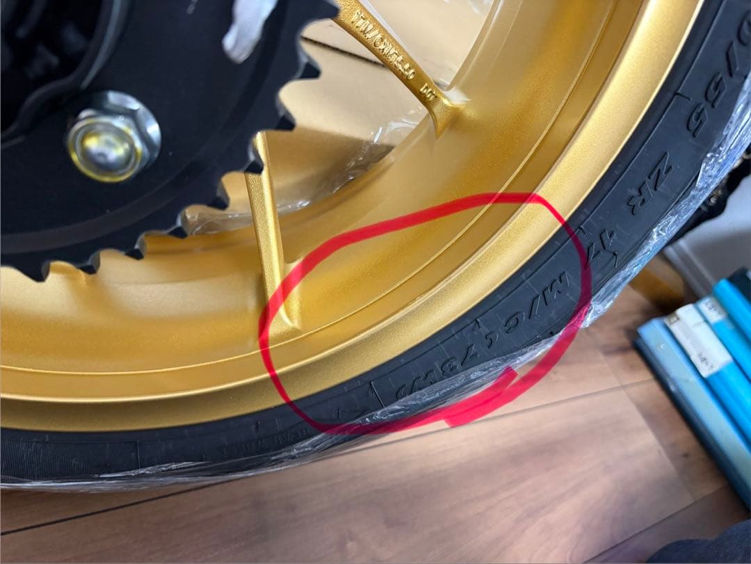 バイク　金ホイール【タイヤおまけ】