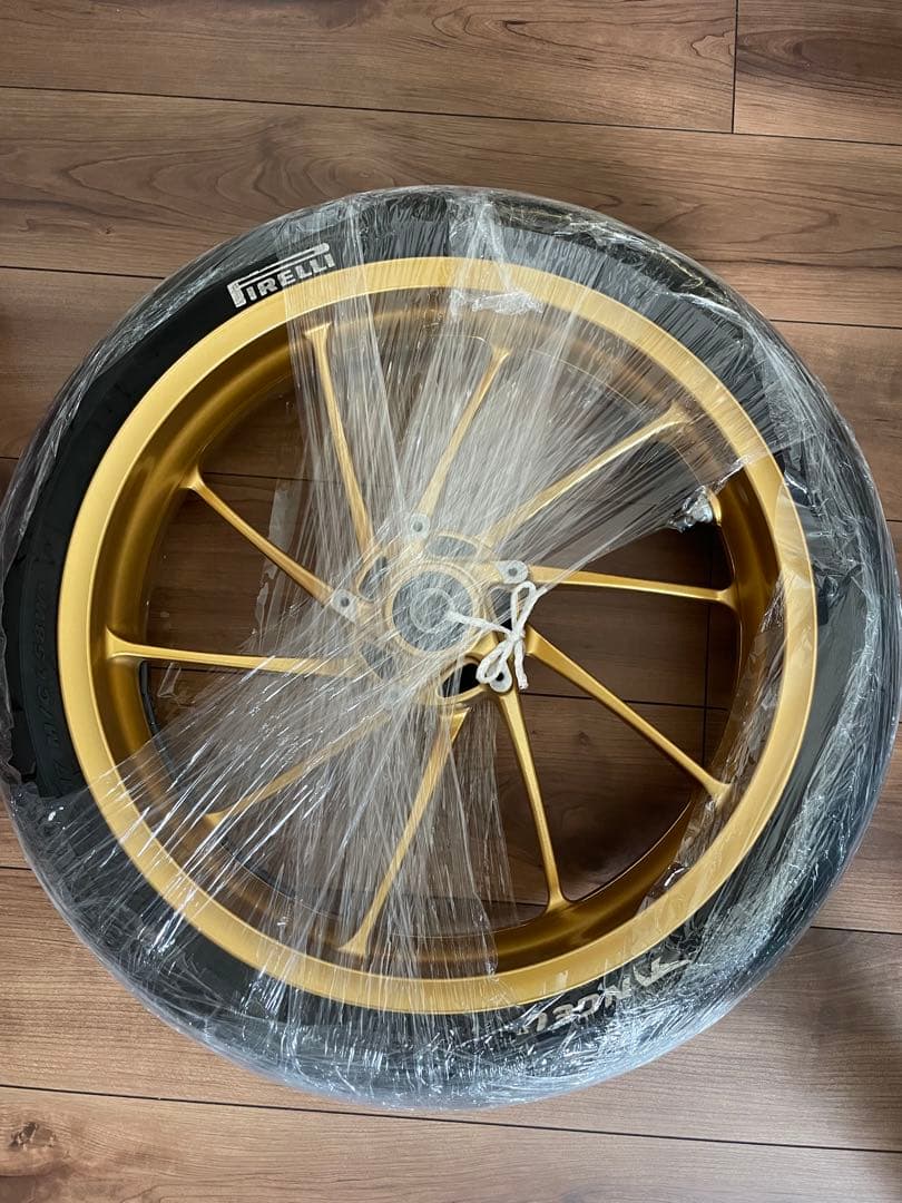バイク　金ホイール【タイヤおまけ】