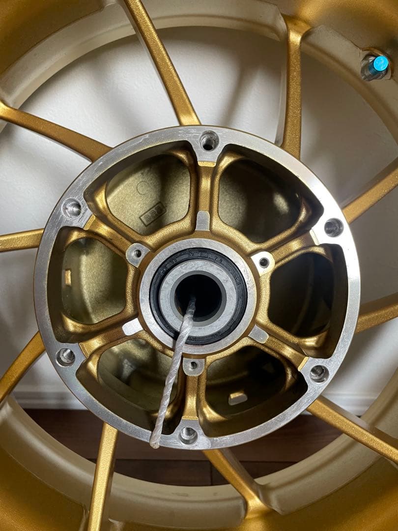 バイク　金ホイール【タイヤおまけ】