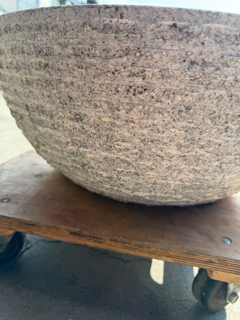 送料込み 餅つき 石臼 鉢形 餅臼 本格派タイプの餅つき石臼 取手付き 美品