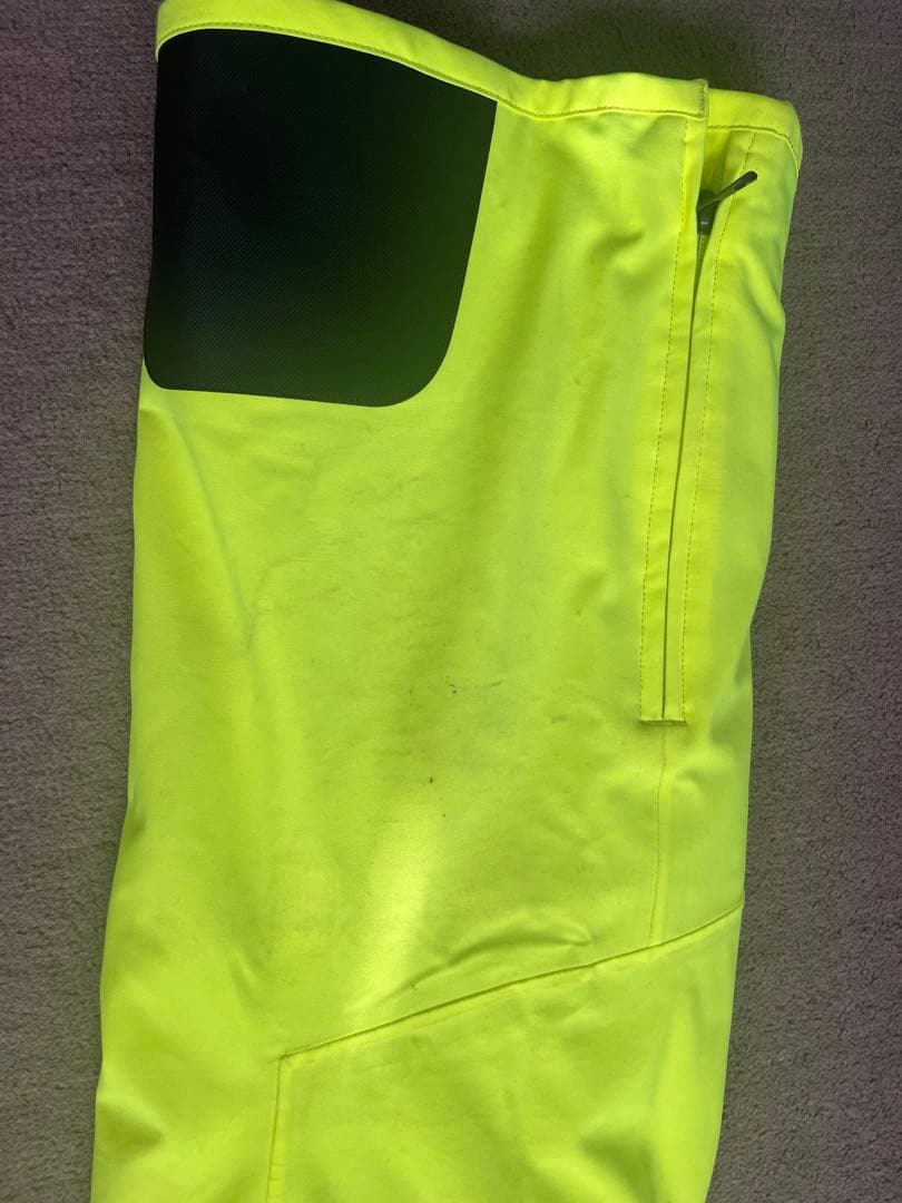 オンヨネ　サロモンワッペン付き　スキーウェア　上下セット　レディース　SS