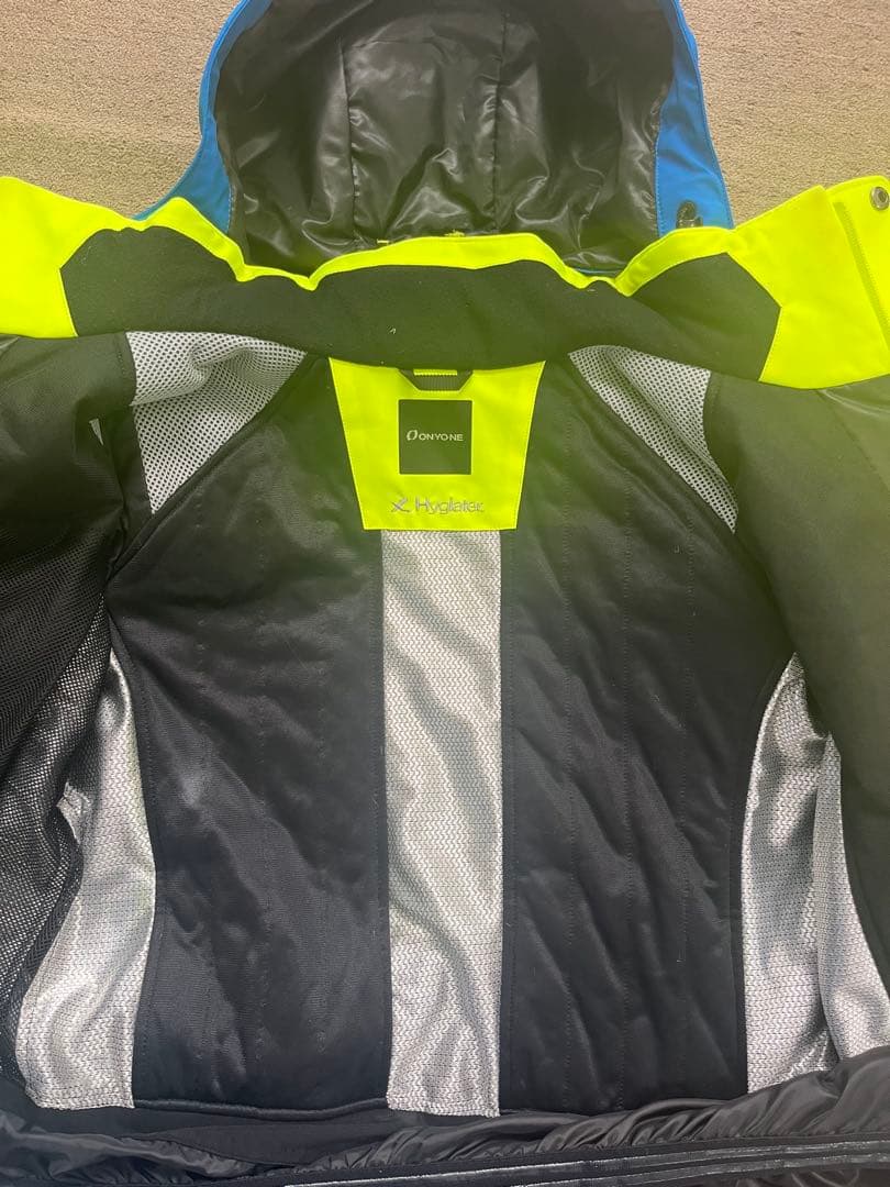 オンヨネ　サロモンワッペン付き　スキーウェア　上下セット　レディース　SS