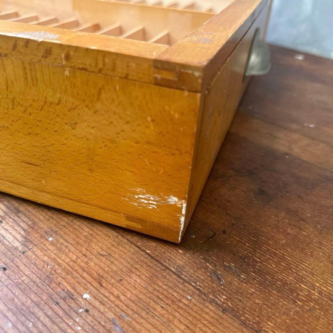 アンティーク イニシャルテープの木製棚、小分け引き出し、ディスプレイボックス