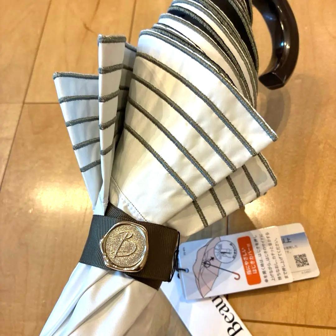 ビューランス　持ち手付き　フリルが素敵な　ホワイト×カーキ晴雨兼用日傘