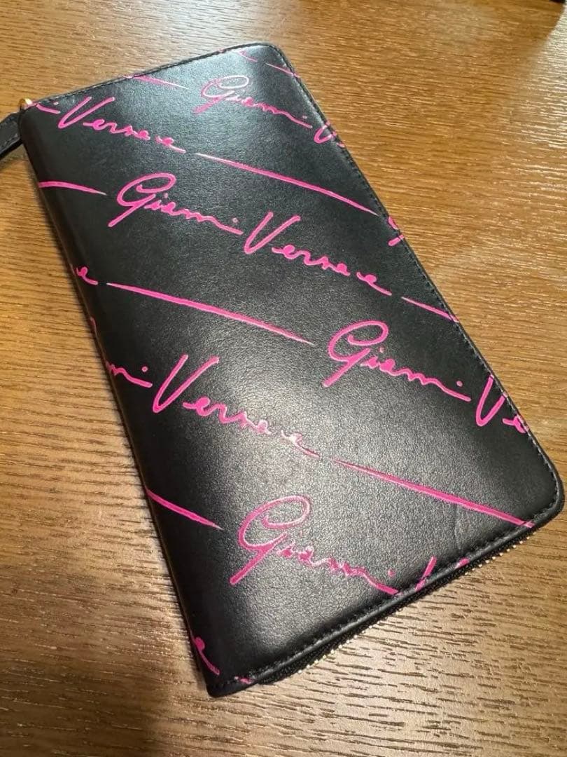 ヴェルサーチ 総柄 ラウンドジップ 長財布 ブラック