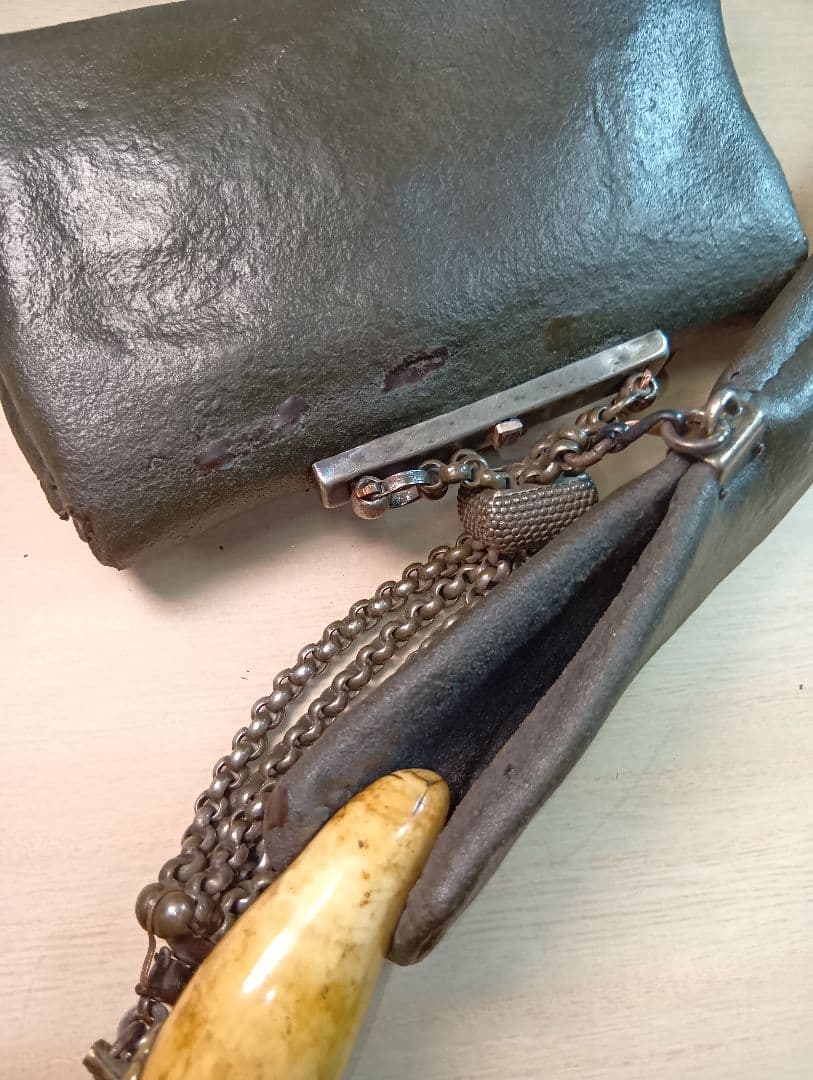 煙管入れ　龍前金具　極上美品金工梅金具根付