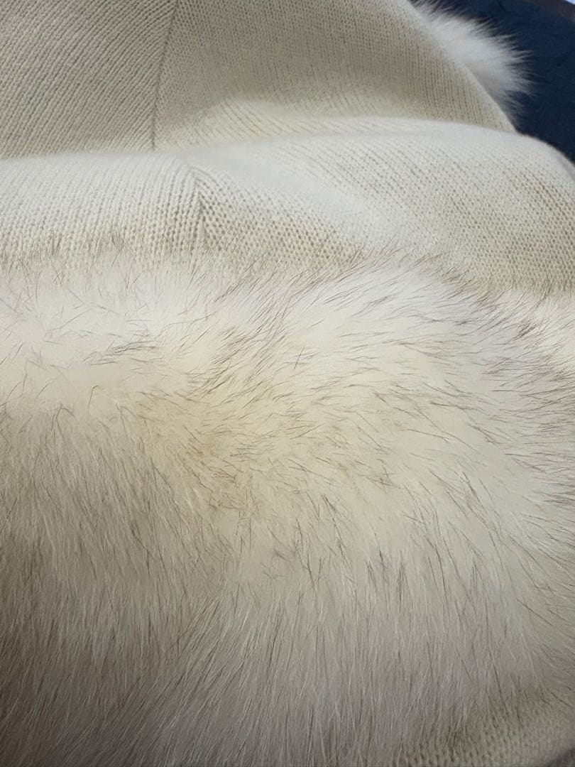 専用。Ｒｅｎｅルネ　サガフォックスファー付きケープ白カシミヤ6232050Ａ