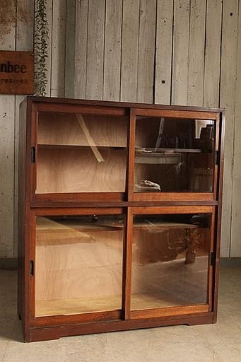 素敵な雰囲気の木枠ガラス戸棚　 食器棚　収納棚　本棚　キャビネット　古家具