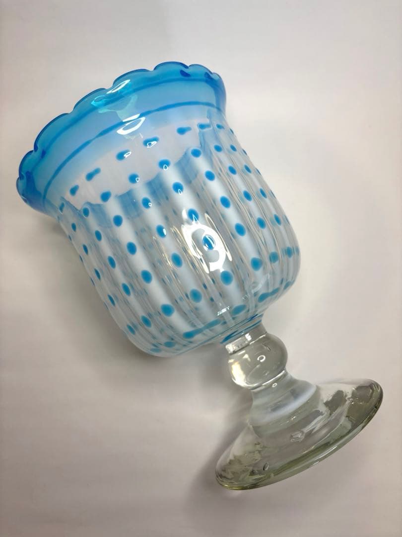 めぐお昔ガラス　フリル　ドット　乳白色　コンポート　気泡　アンティーク