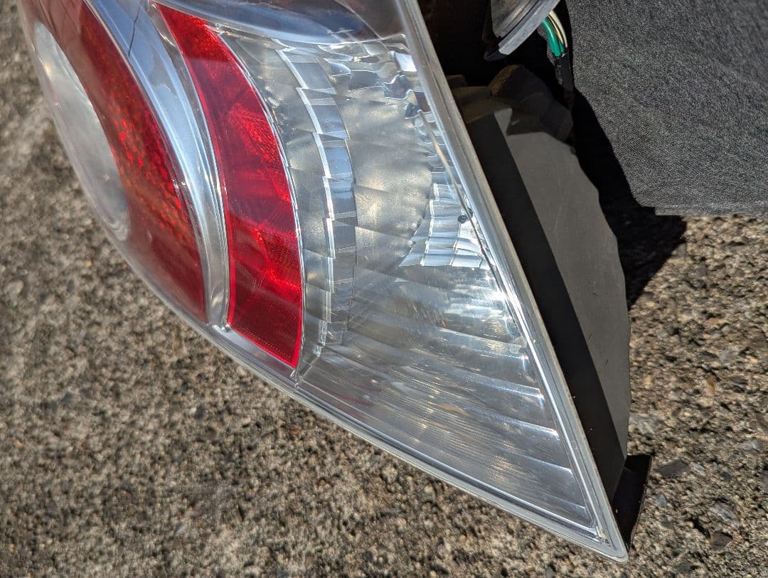 アクアNHP10 初期型テールライト 右のみ