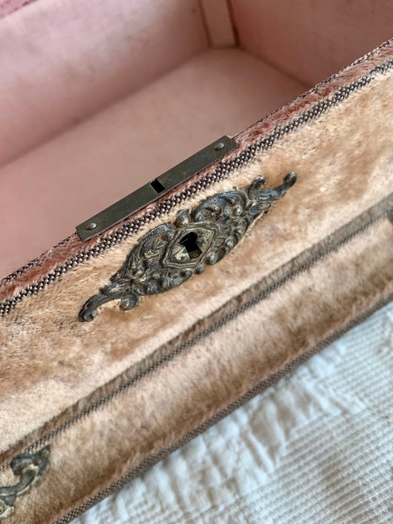 フランスアンティークベージュピンクのベルベットジュエリーボックス※シルクサテン