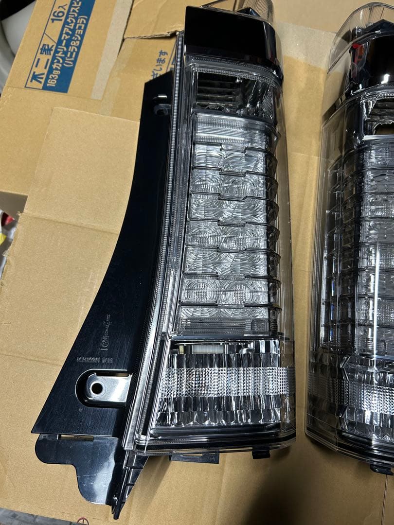 Nボックス　カスタム　テールライト　レンズ　LED JF1 JF2 純正品