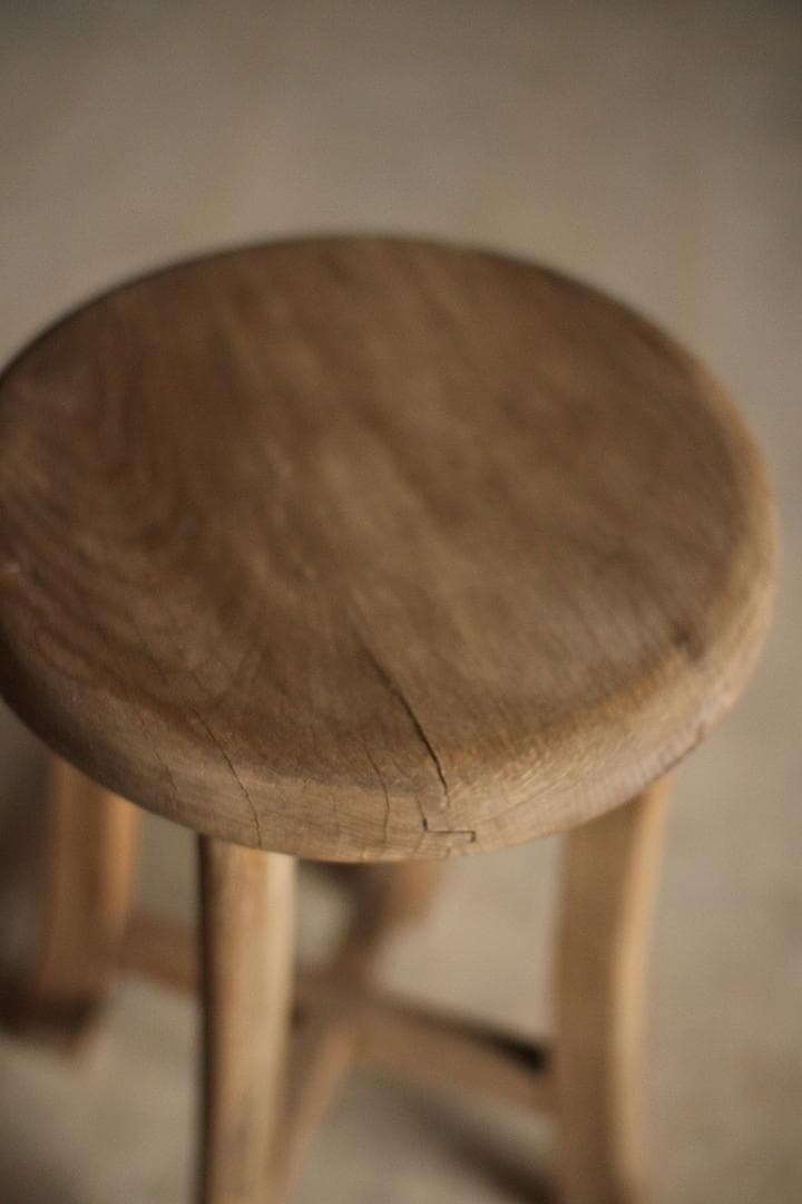 古く味のある木製の丸椅子　スツール　チェア　古道具　古家具