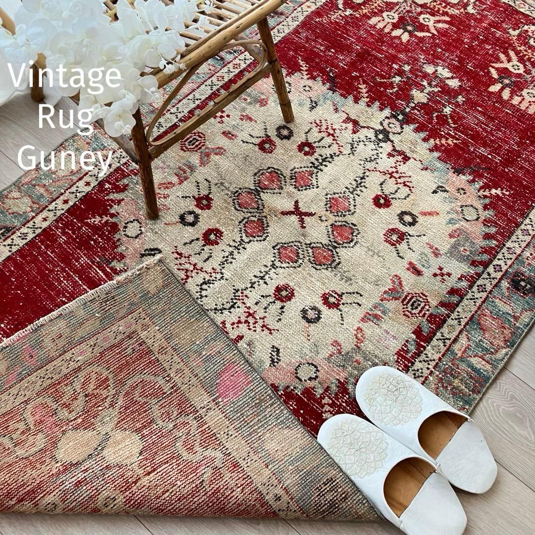レア貴重✳︎大判　ギュネイラグ　レッド　淡いブルー　ピンク　トルコヴィンテージラグ