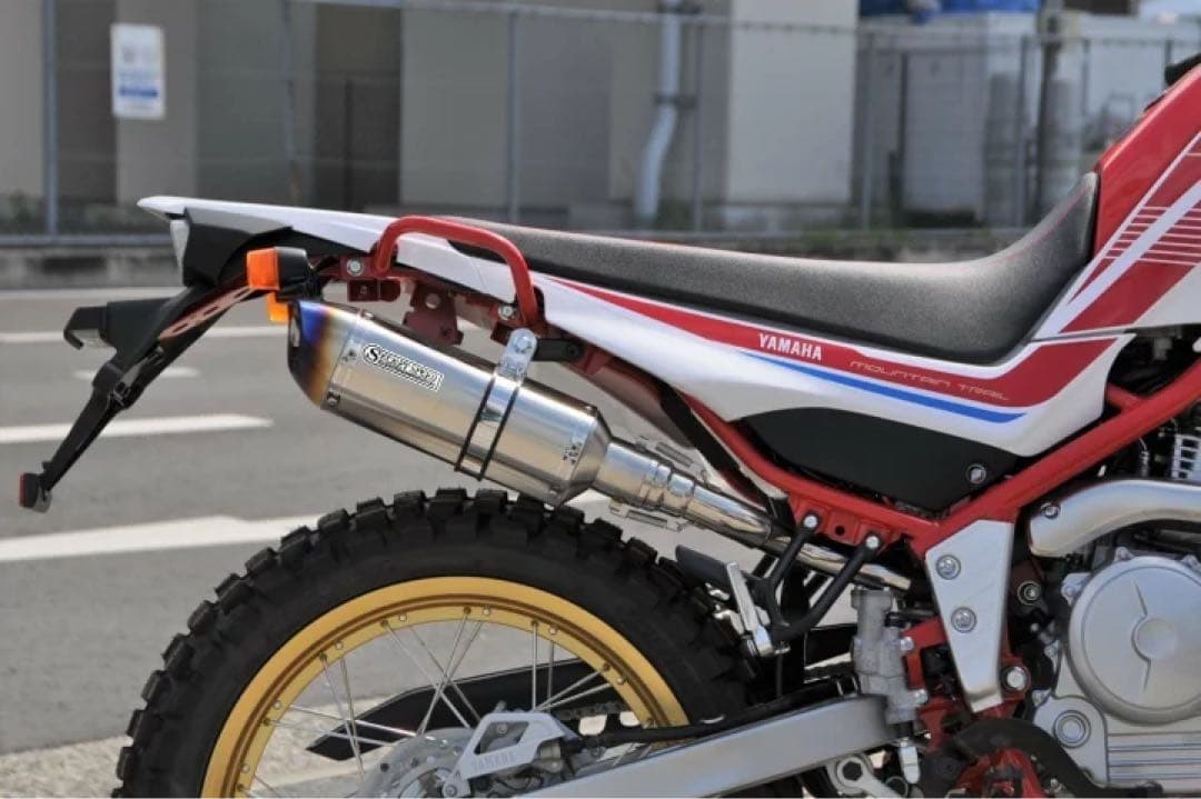 新品　ヤマハ スリップオンマフラー異形サイレンサーブルーセロー250