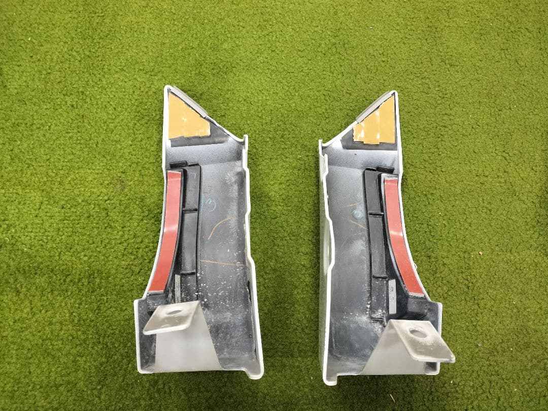 カローラクロス　モデリスタ　サイドスカート新品と中古　左右一式　カラー089