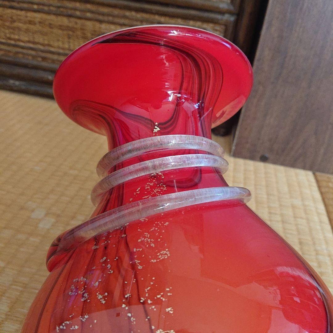 赤と白のマーブル模様の花瓶アンティーク