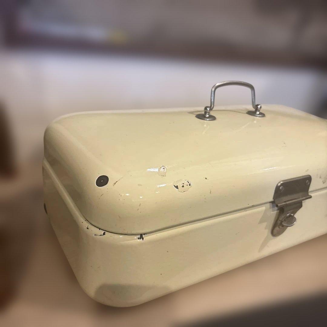 オランダビンテージ　琺瑯　缶　ホーロー　クリーム色　アンティーク