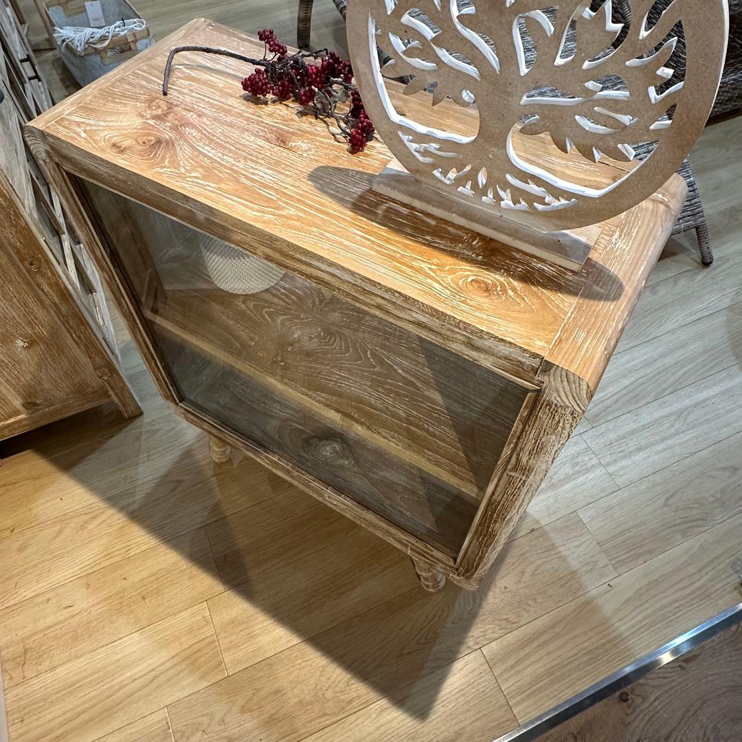 【訳ありチークガラス扉キャビネットw70×d30×h85cm 通常132,000