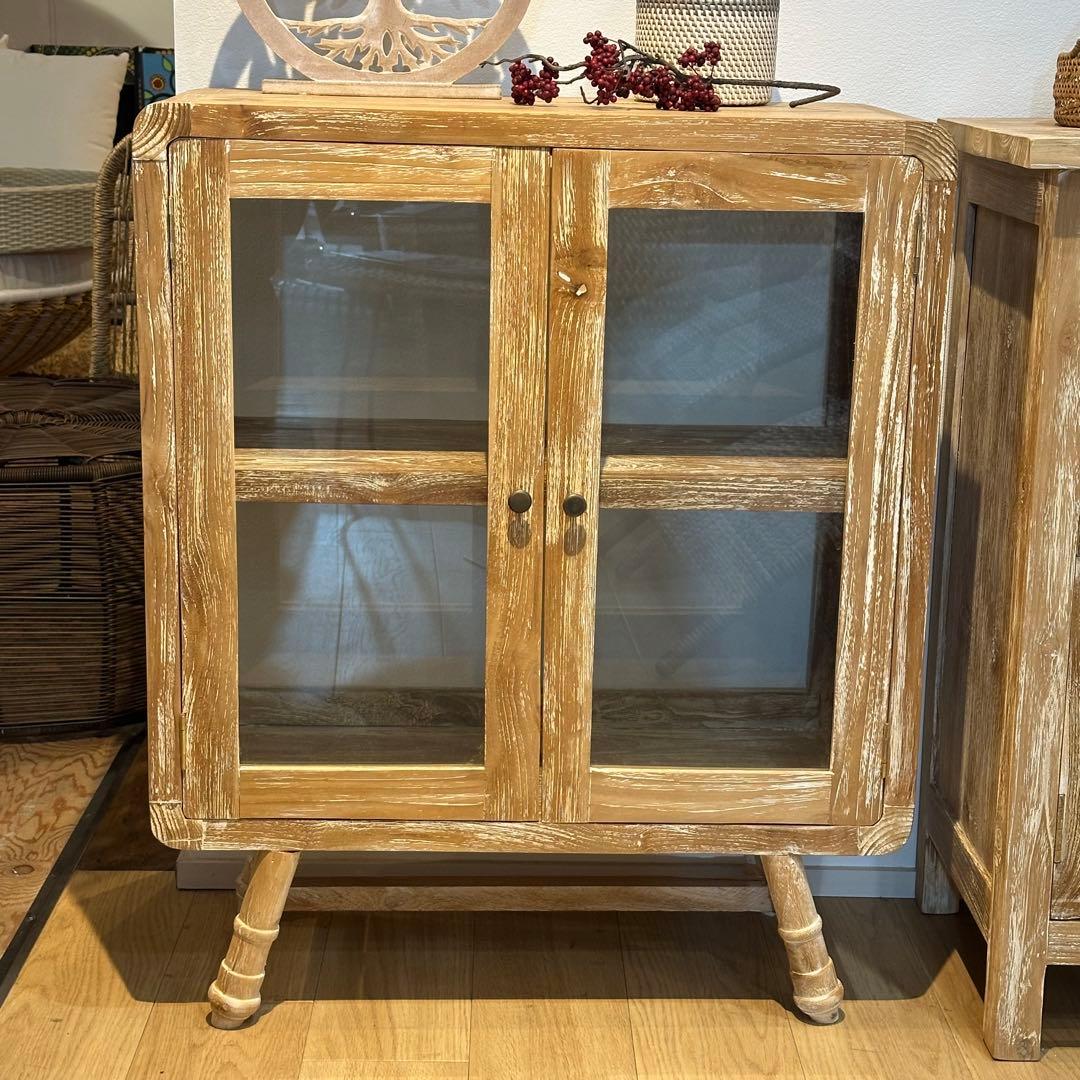 【訳ありチークガラス扉キャビネットw70×d30×h85cm 通常132,000