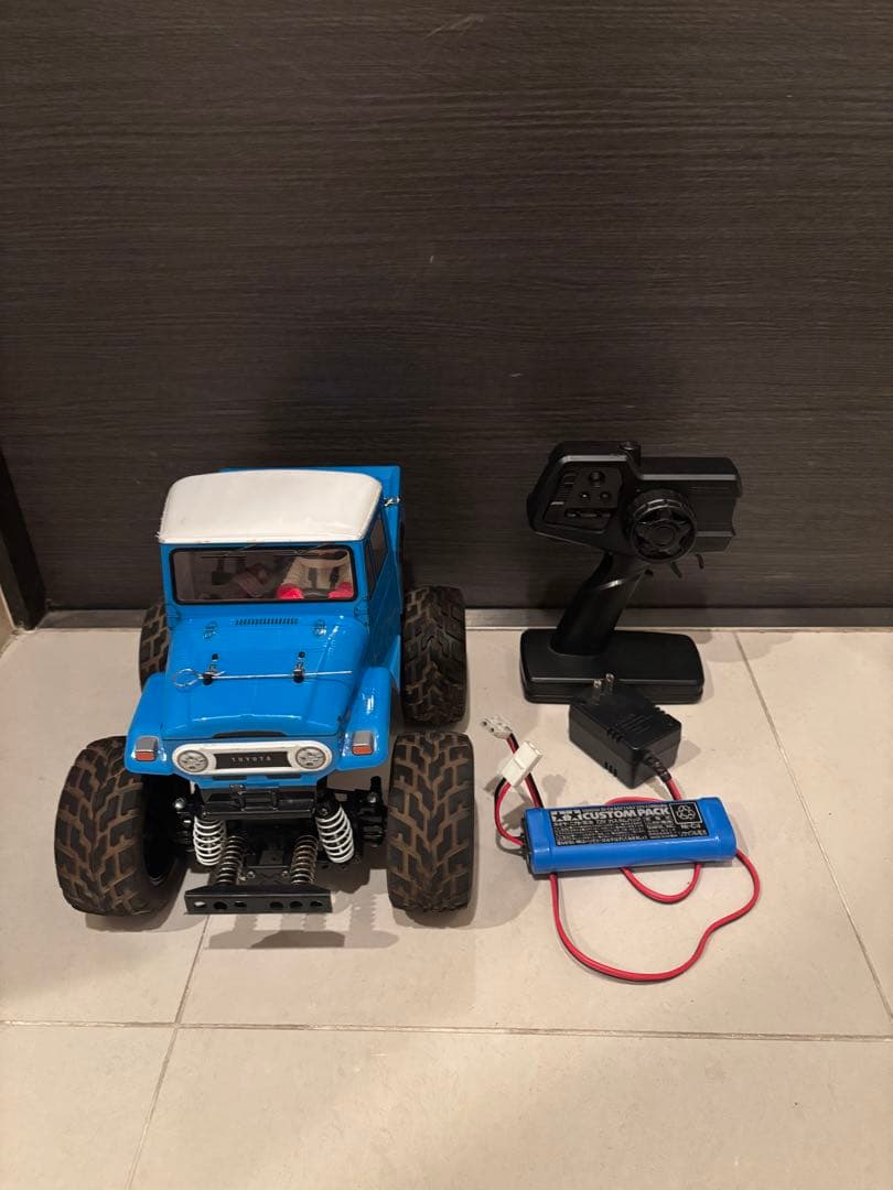 TOYOTA ランドクルーザー モンスタートラック 青