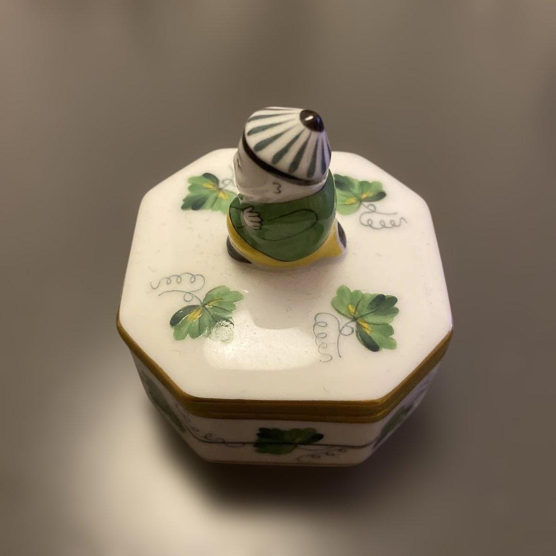 HEREND / ヘレンド 八角形小物入れ（人物つまみ）