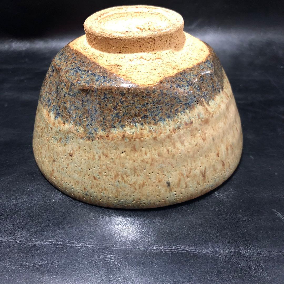 美しい古美術◼️蔵から美しいぐるりとうねりの見事な抹茶茶碗が出て来ました。