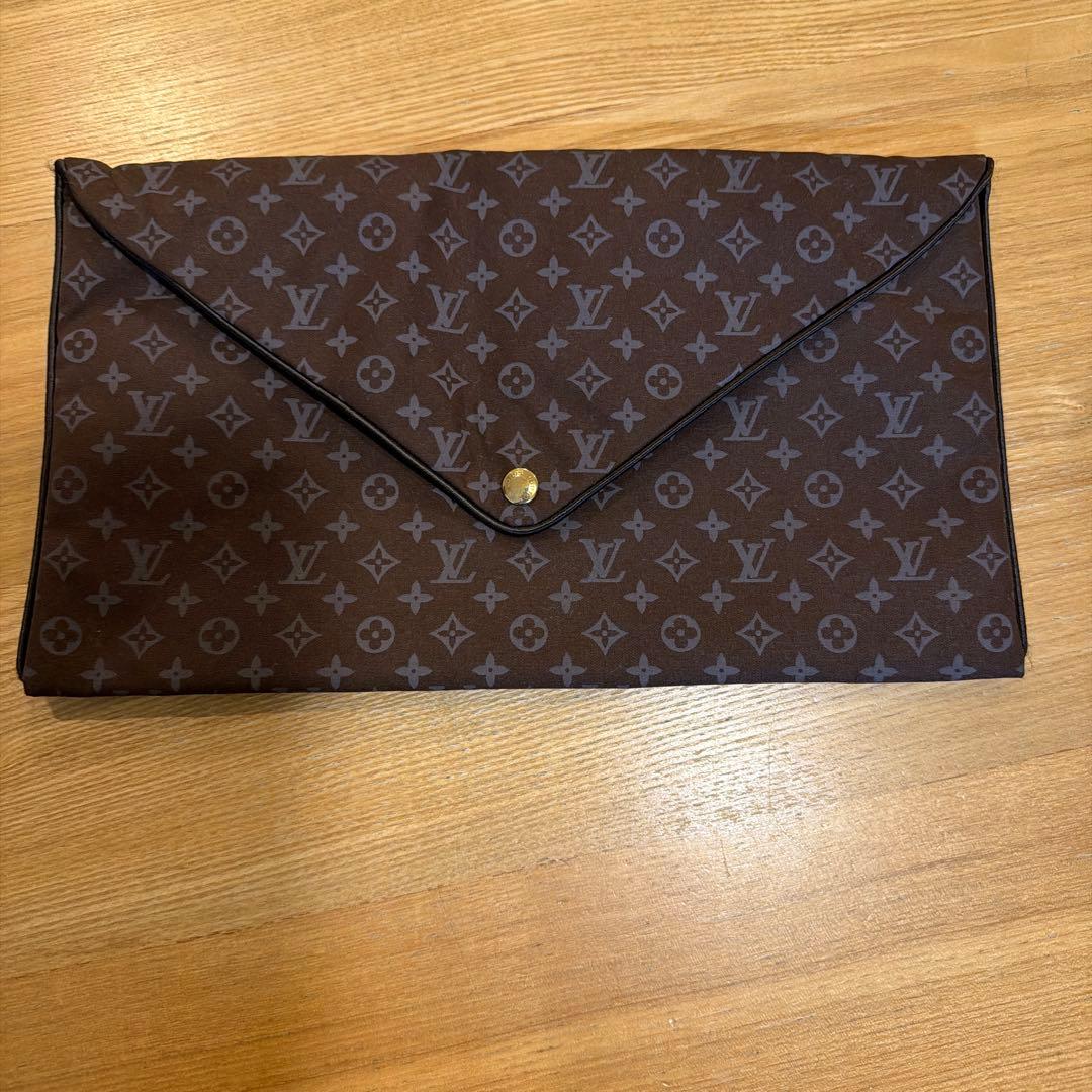 ルイヴィトン　ノベルティ　ネックピロー　アイマスク　トラベルセット　非売品