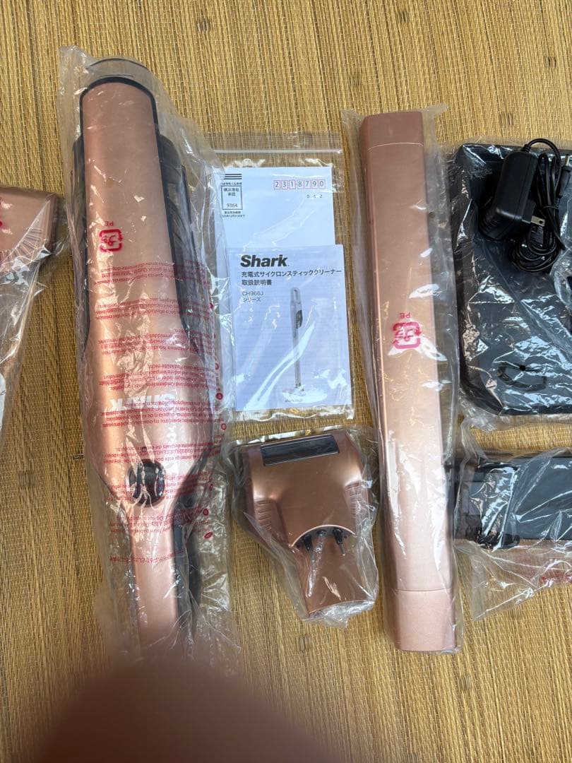 Shark シャーク　充電式サイクロンスティッククリーナー　CH966JLC