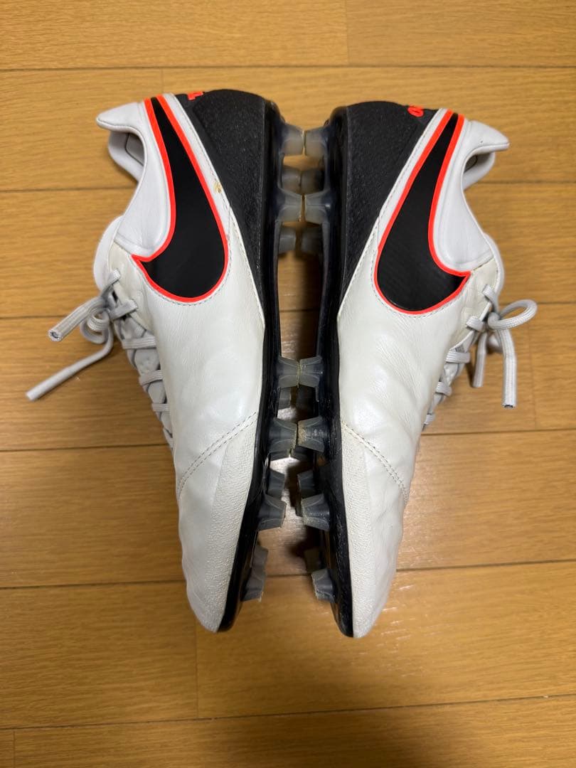サッカースパイク ナイキ ティエンポレジェンド6