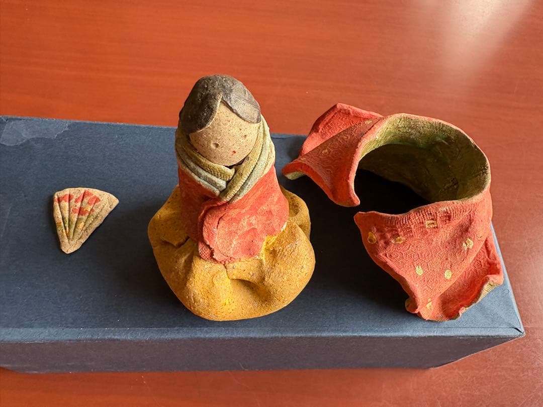 伝統的な雛人形 陶器製 多色